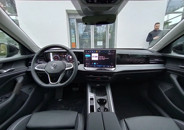 Volkswagen Passat cena 193500 przebieg: 10, rok produkcji 2024 z Kolonowskie małe 379